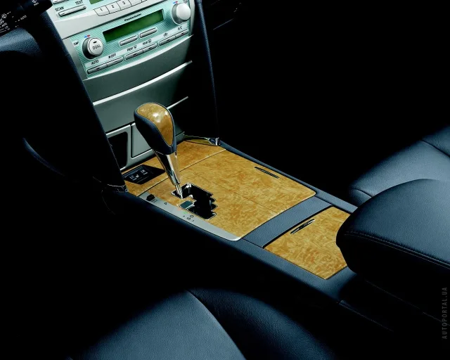Toyota Camry 2005 sedan — 4