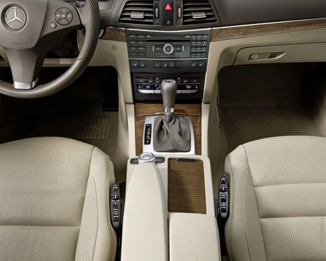 Mercedes-Benz E 200 Coupe BlueEfficiency — 18