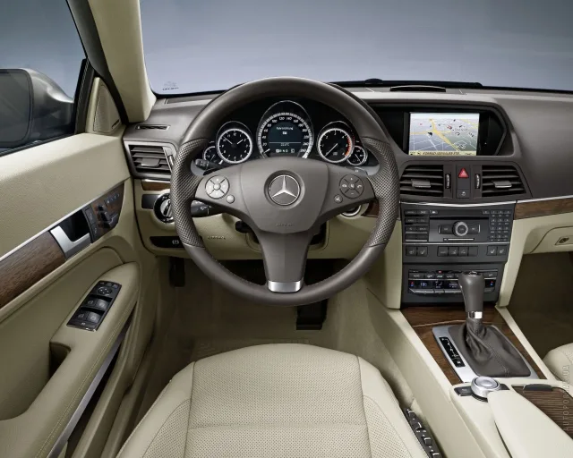 Mercedes-Benz E 200 Coupe BlueEfficiency — 17