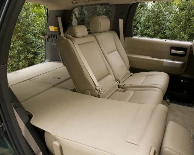 Toyota Sequoia позашляховик — 12