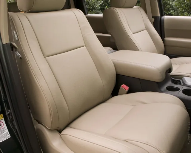 Toyota Sequoia позашляховик — 11