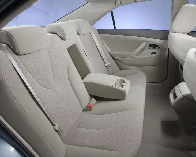 Toyota Camry 2.4 MT Comfort — 14
