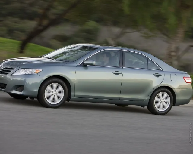 Toyota Camry 2.4 MT Comfort — 22