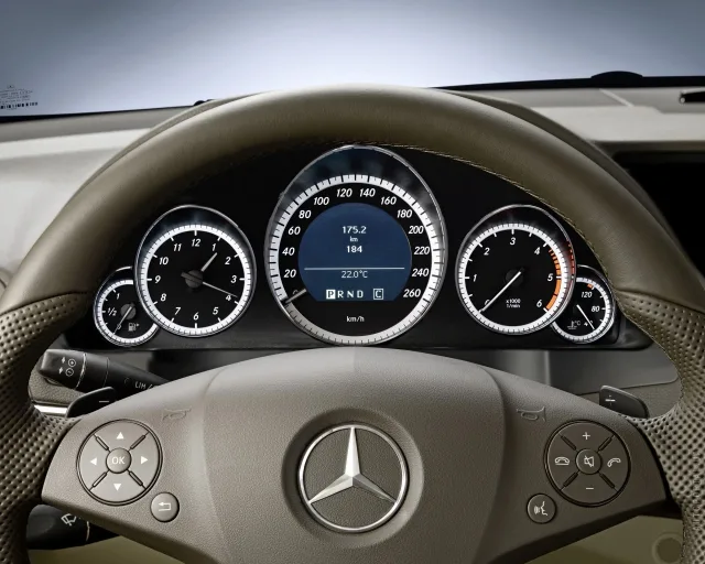 Mercedes-Benz E 200 Coupe BlueEfficiency — 11