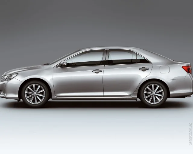 Toyota Camry 2012 седан — 14