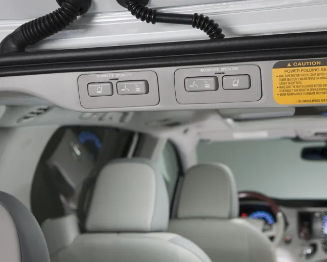 Toyota Sienna мінівен — 14