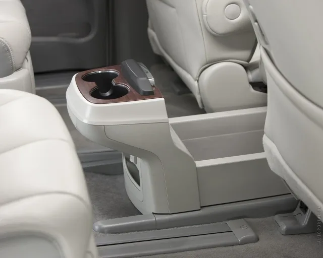 Toyota Sienna мінівен — 22
