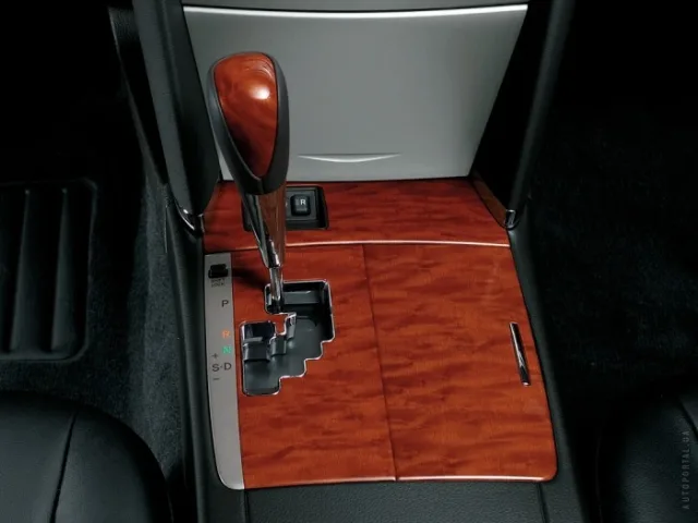 Toyota Camry 2.4 MT Comfort — 5