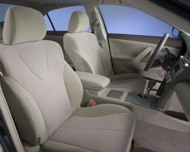 Toyota Camry 2.4 MT Comfort — 13