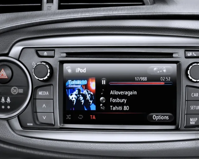 Toyota Yaris 2012 хетчбек — 15