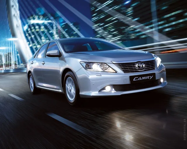 Toyota Camry 2012 седан — 13