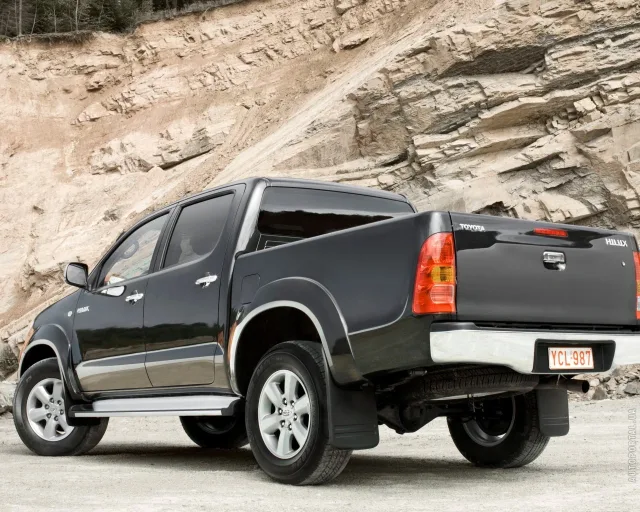 Toyota Hilux 2005 pickup — 8