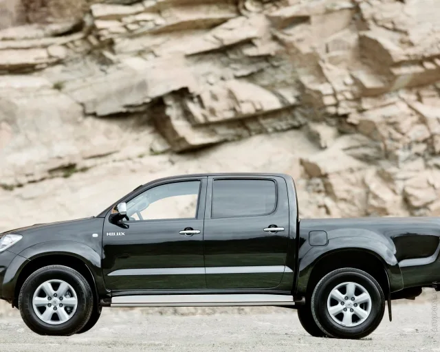 Toyota Hilux 2005 pickup — 24