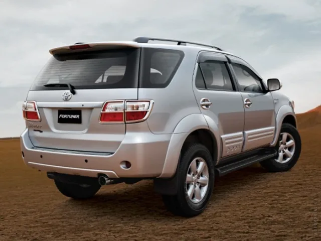 Toyota Fortuner (Тойота Фортунер) внедорожник — 10