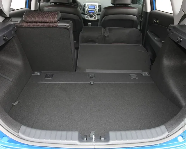 Hyundai i30 2010 хетчбек — 11