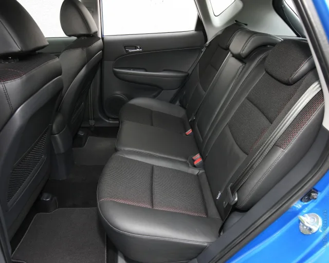 Hyundai i30 2010 хетчбек — 14