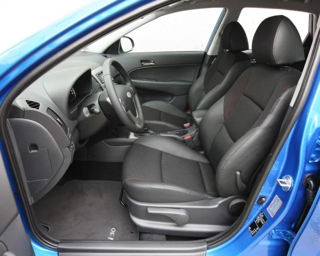 Hyundai i30 2010 хетчбек — 7