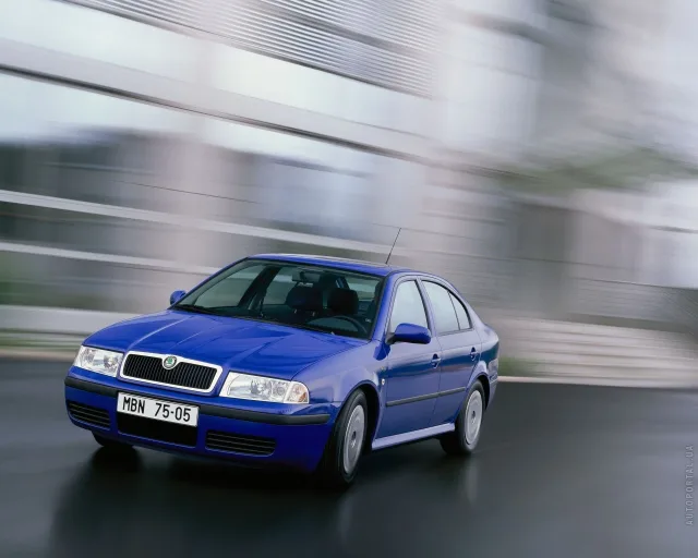 Skoda Octavia Tour hatchback — 8