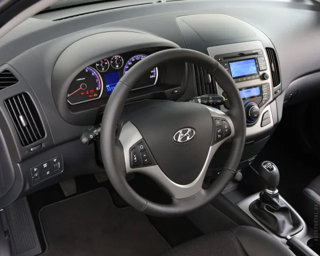 Hyundai i30 2010 хетчбек — 12