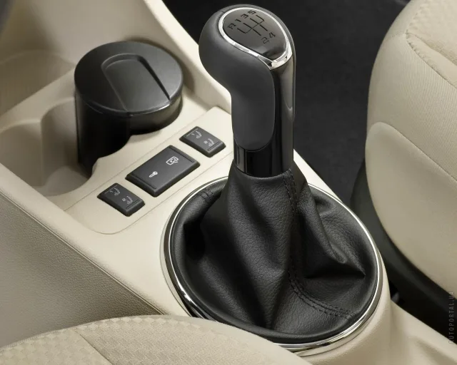 Skoda Fabia 2010 хетчбек — 5
