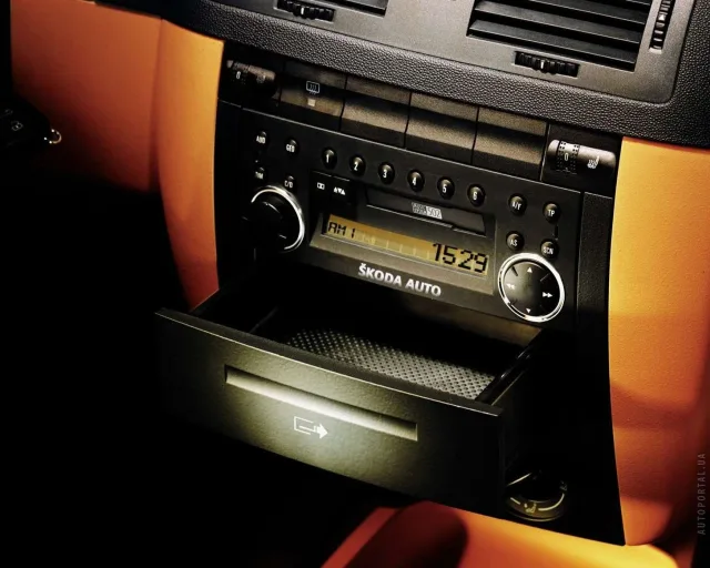 Skoda Fabia 2000 (Шкода Фабия) хэтчбек — 4