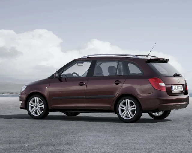 Skoda Fabia Combi 2010 універсал — 11