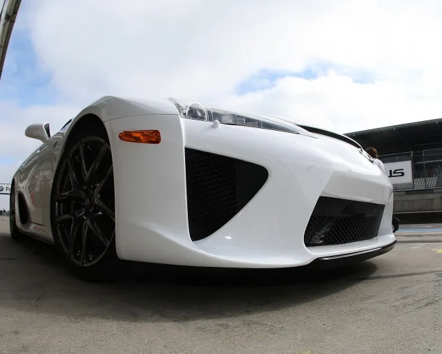 Lexus LFA спорткар — 12