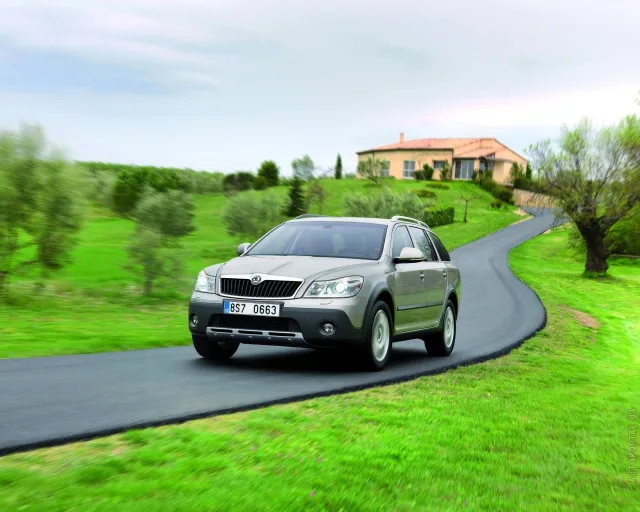 Skoda Octavia Scout універсал — 8