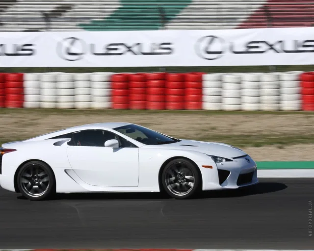 Lexus LFA спорткар — 21