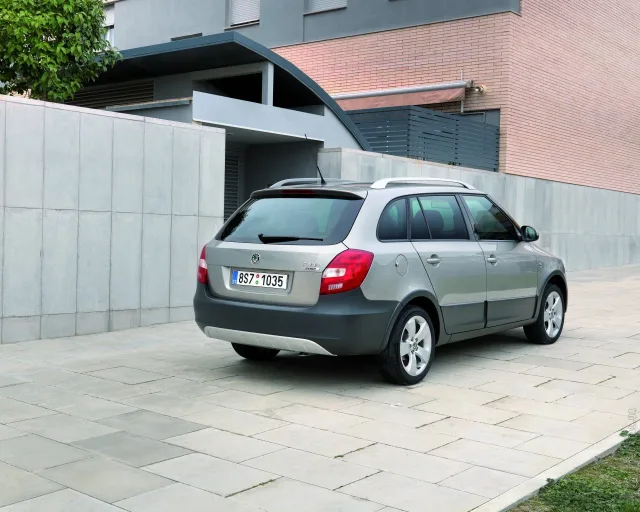 Skoda Fabia Scout 2008 універсал — 15