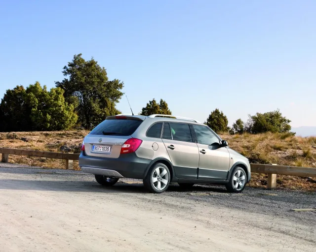 Skoda Fabia Scout 2008 універсал — 6