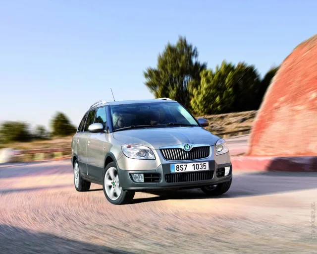 Skoda Fabia Scout 2008 універсал — 14