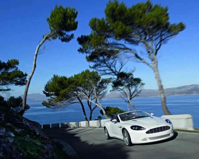 Aston Martin DB9 Volante (Астон Мартин ДБ9 Волант) кабриолет — 4