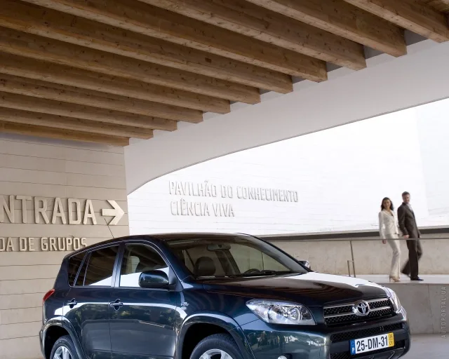 Toyota RAV4 2.4 AT Executive — 23