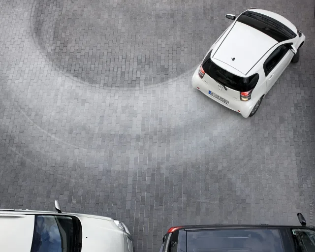 Toyota iQ хетчбек — 23