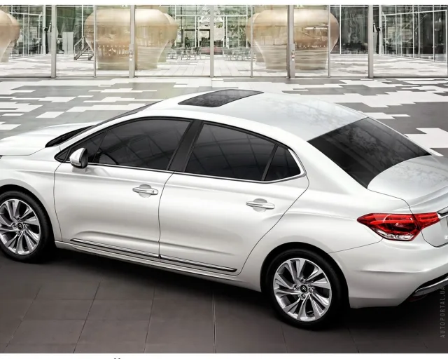 Citroen C4 L sedan — 11