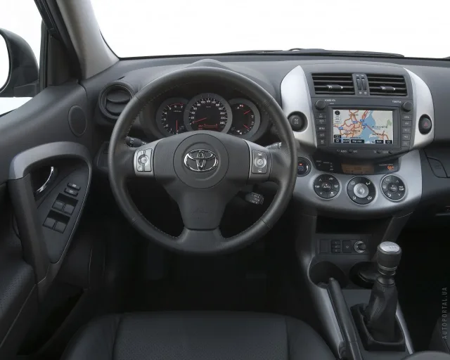 Toyota RAV4 2.4 AT Executive — 17