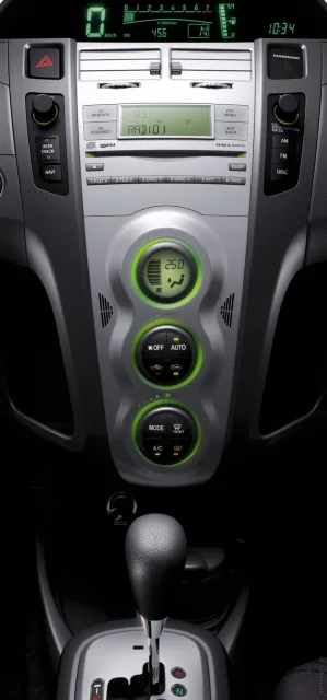 Toyota Yaris 2005 (Тойота Ярис) 3-х дверный хэтчбек — 24