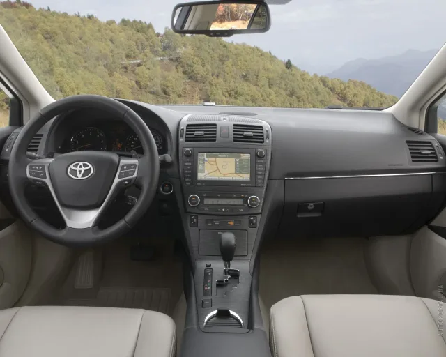Toyota Avensis Tourer 2009 універсал — 17