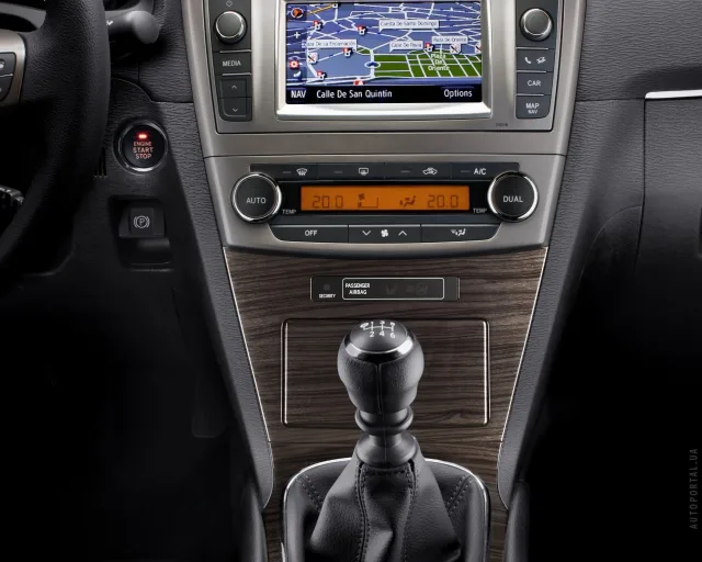 Toyota Avensis Tourer 2012 station wagon — 5