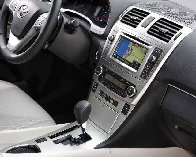 Toyota Avensis Tourer 2012 station wagon — 13