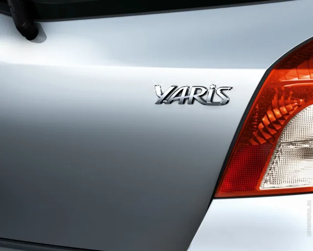 Toyota Yaris 2005 (Тойота Ярис) 3-х дверный хэтчбек — 16