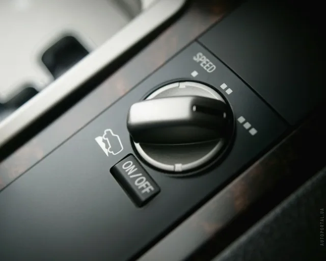 Toyota Land Cruiser 200 2011 позашляховик — 16