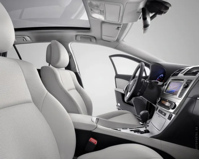 Toyota Avensis Tourer 2012 station wagon — 16