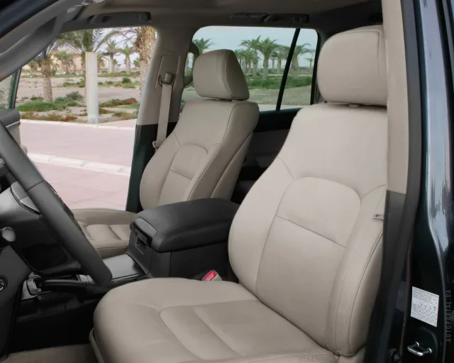 Toyota Land Cruiser 200 2011 позашляховик — 11