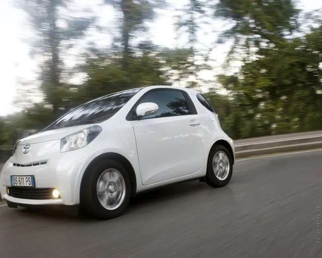Toyota iQ хетчбек — 24