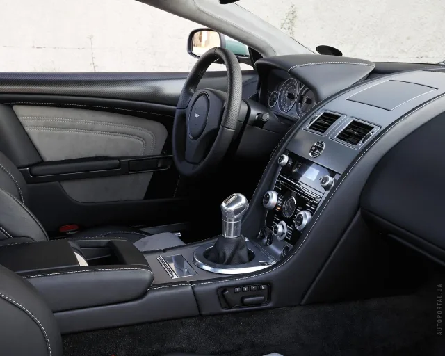 Aston Martin DBS 5.9 MT — 12