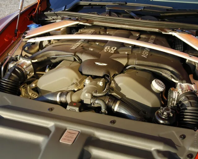 Aston Martin Virage 5.9 AT — 21
