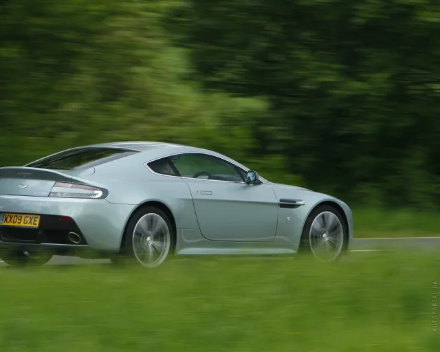 Aston Martin V12 Vantage sports car — 19