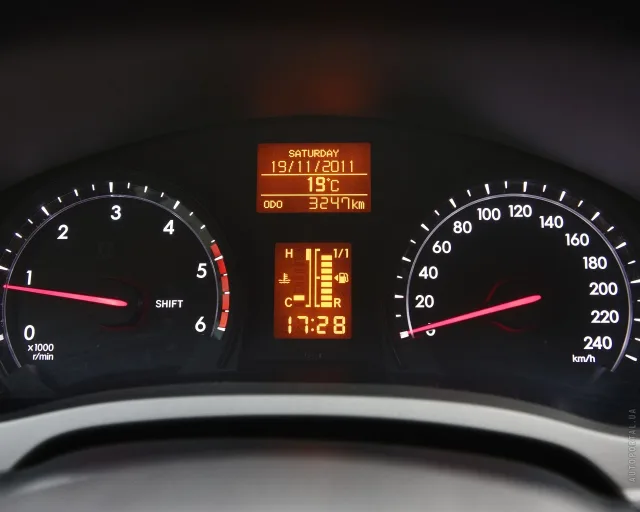 Toyota Avensis Tourer 2012 station wagon — 15